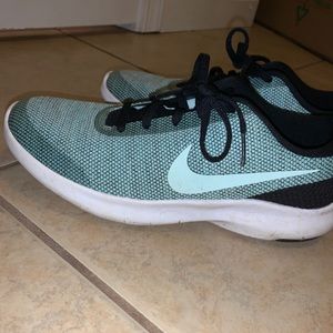 Nike women’s 7.5 shoes